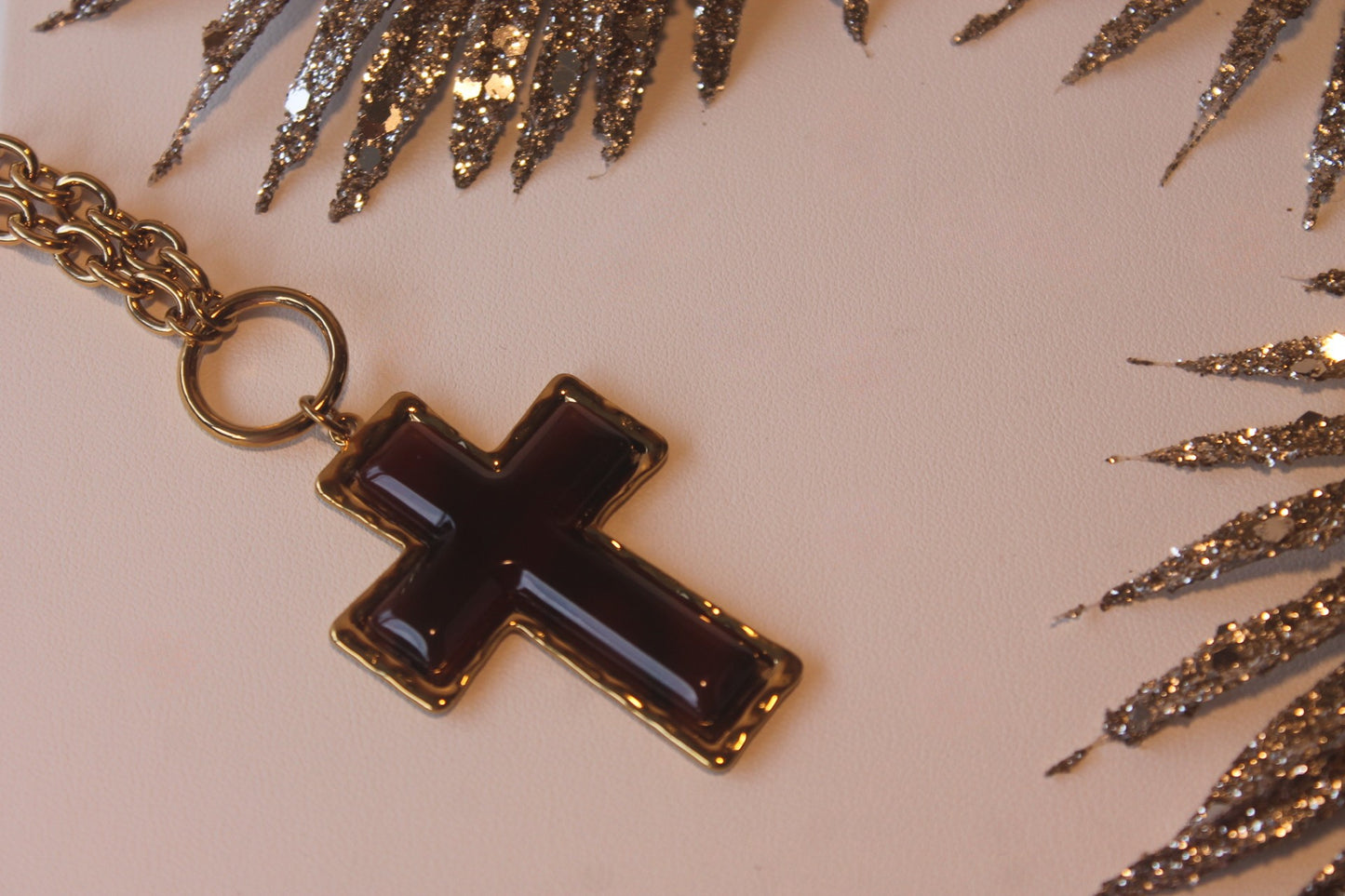 Colar 'Cruz Castanha'