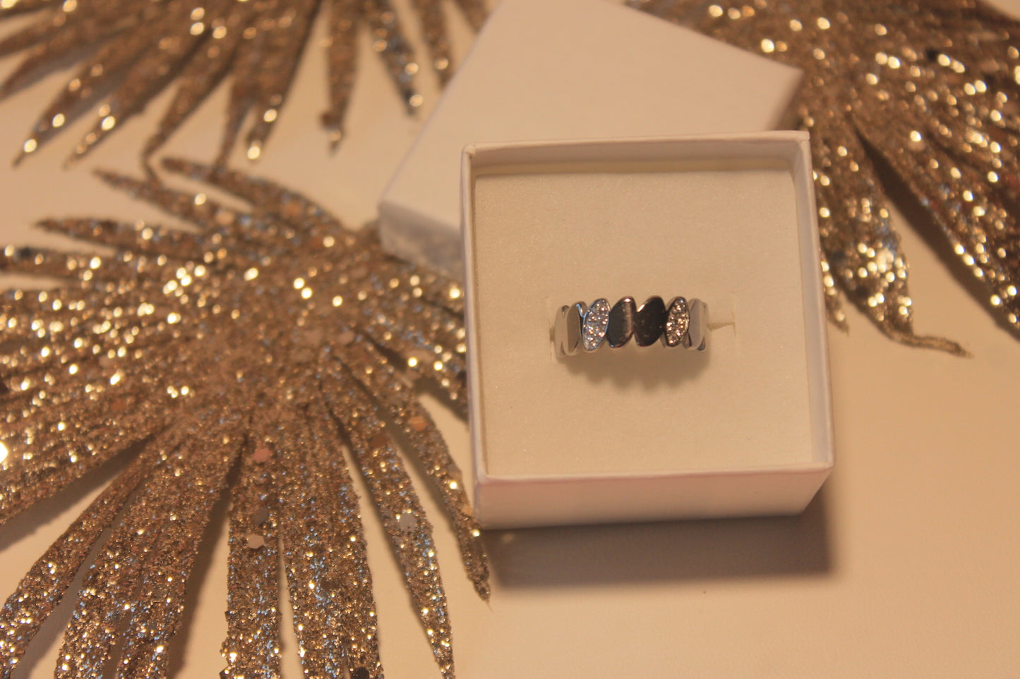 Anel 'Oval Com Brilhos'
