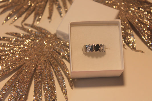 Anel 'Oval Com Brilhos'