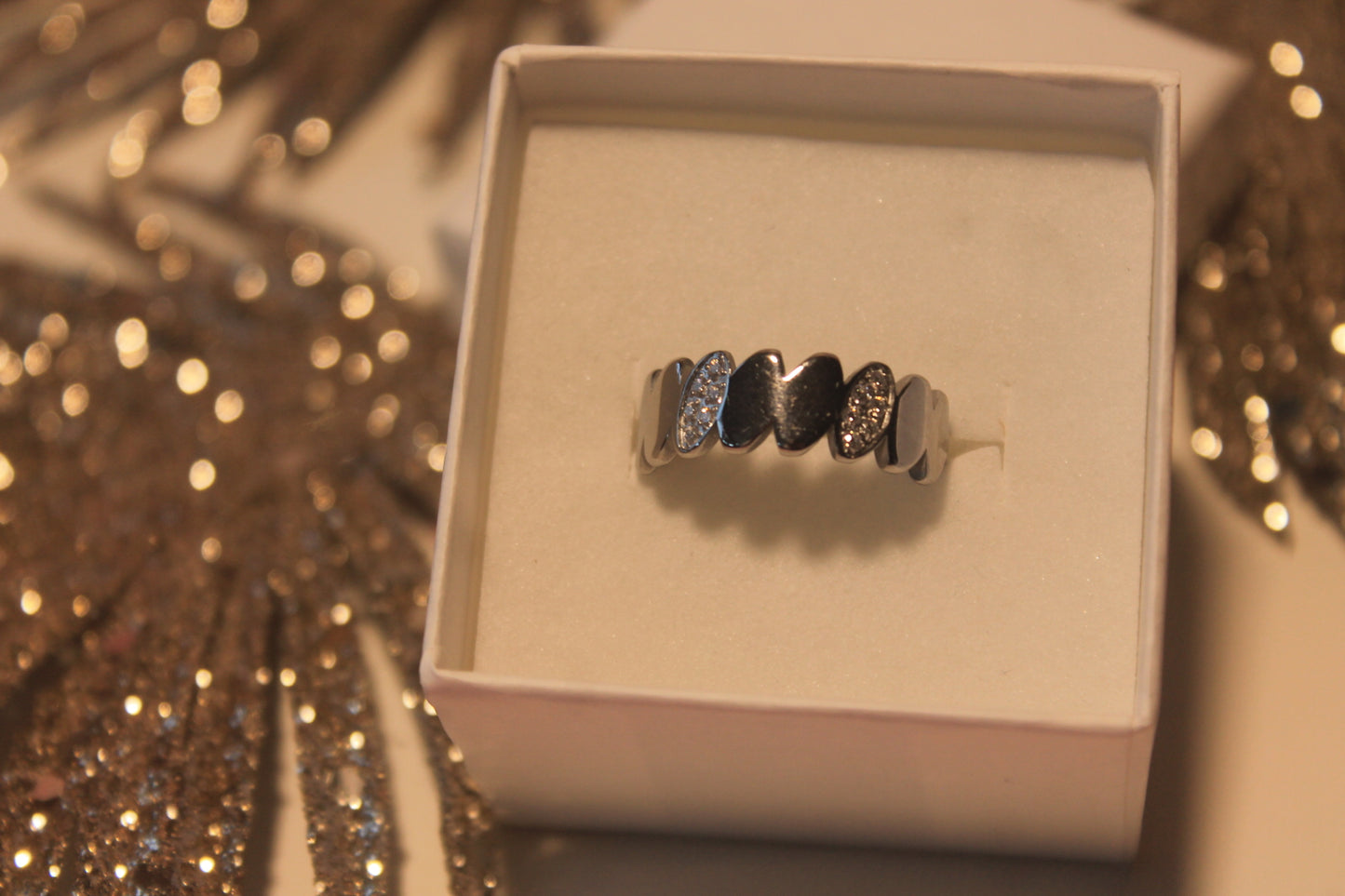 Anel 'Oval Com Brilhos'