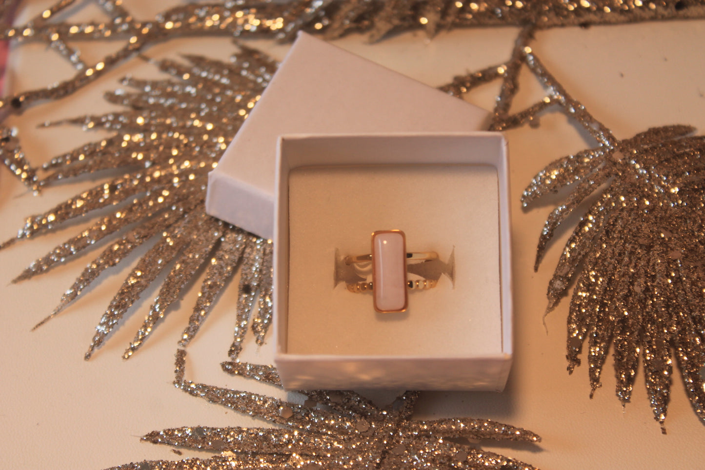 Anel 'Pedra Retangular Rosa'