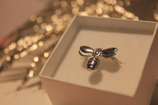 Anel 'Bee'